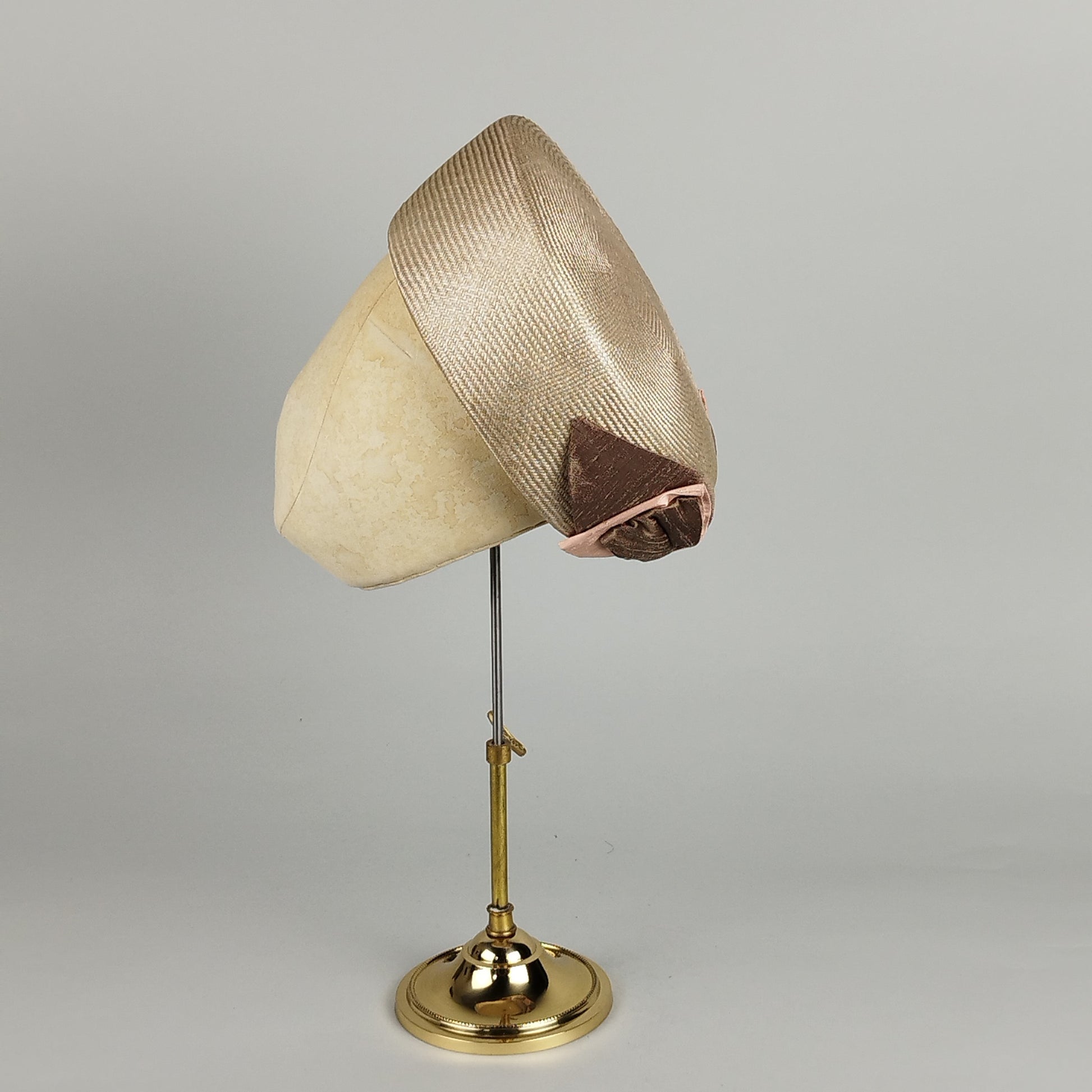 1960s-style golden mocha nude pillbox hat with triple silk bow in beige and nude pink, perfect for weddings and Royal Ascot.