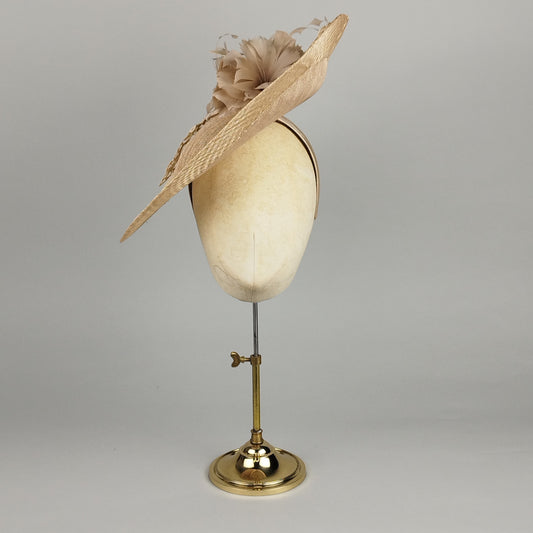 Beige hatinator with lace and feather flower